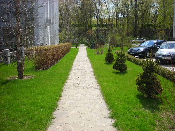 Мощение дорожек с подготовкой основания для авто